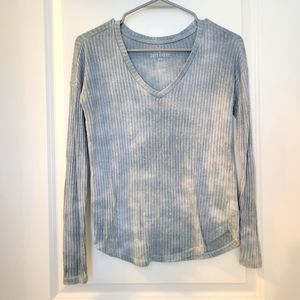 Soft v neck long sleeve American eagle